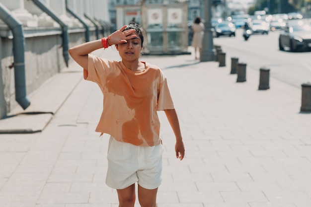 Zgaszone lato stylizacje do noszenia na co dzień