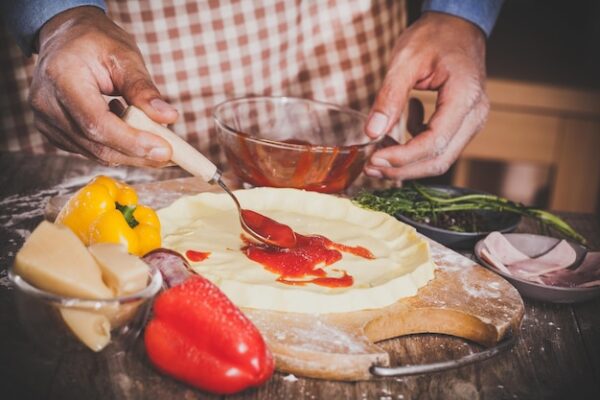 Najlepszy domowy przepis na pizzę – smak jak z włoskiej pizzerii